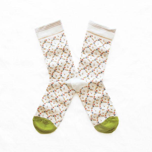 Mid-gray wallpaper socks